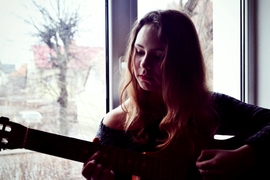 Курочка Марина, 16 лет; С гитарой