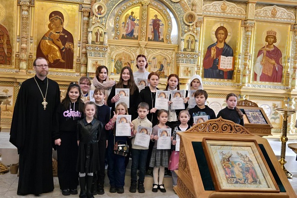 Открытый конкурс детского творчества "Рождественские огни"