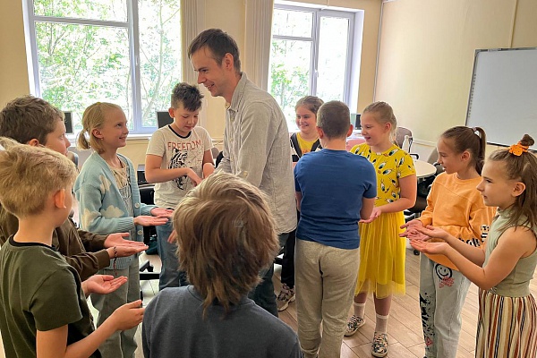 Стартовала 1 смена лагеря "Радуга"